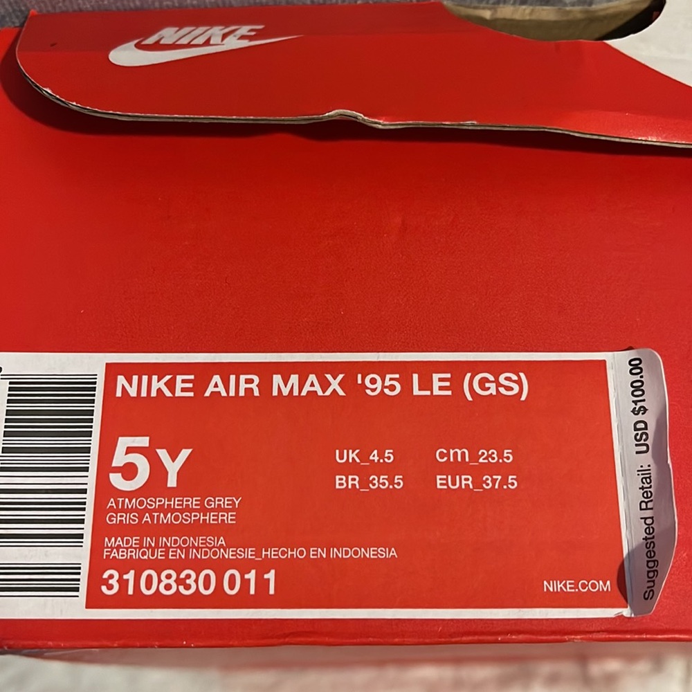 NIKE - Picture 10 of 10
